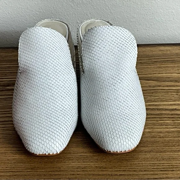 Intentionally Blank White Reptile Leather Mule, New in Box - Picture 3 of 8